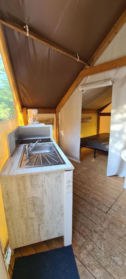 Camping Domaine Papillon Reyrevignes  外观 照片